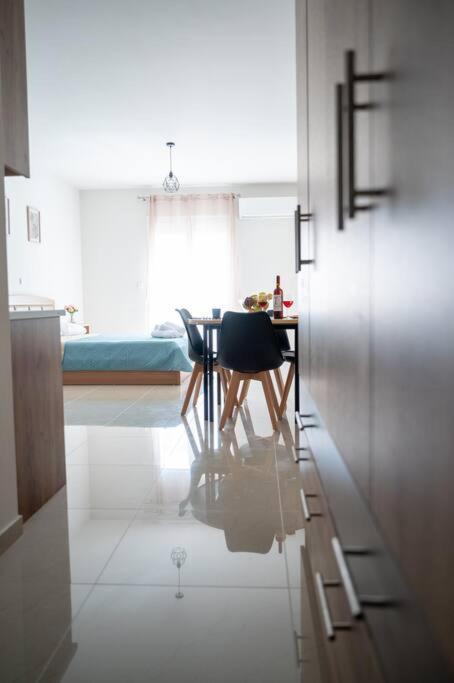 Anesis Airport Rooms 204 Koropion Bagian luar foto